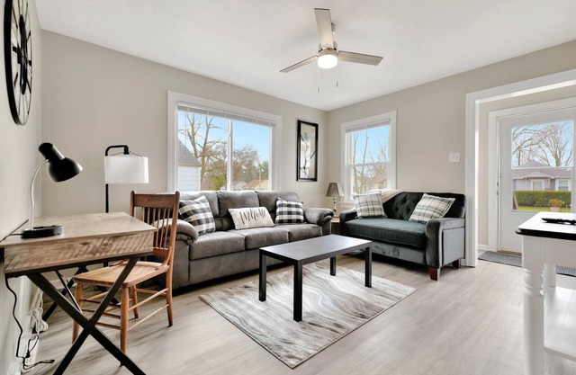 Charming 2 Bedroom Home, Quiet Area, Pet Friendly!