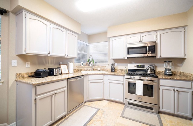 Relaxing 3 bedroom west side home with a pool