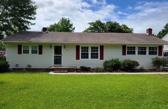 Relaxing Escape Near Beaches, New River, Bases and Surf City