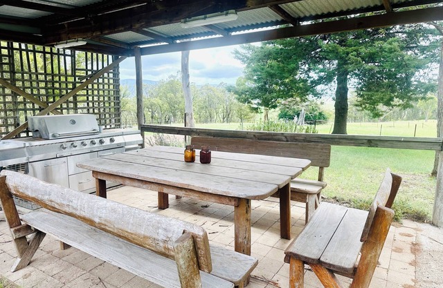 Relaxing Family getaway in country at Bumblebrook Farm Stay Unit 3. Pet Friendly