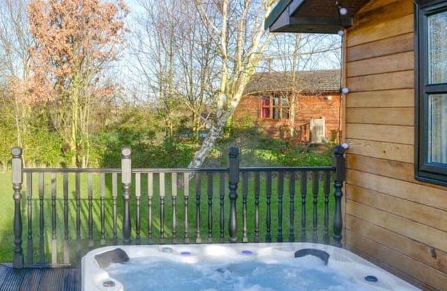 Relaxing Family Lodge With hot tub