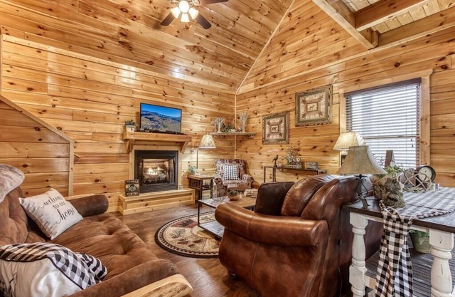 Relaxing family retreat | Hot tub, 2BR+Loft