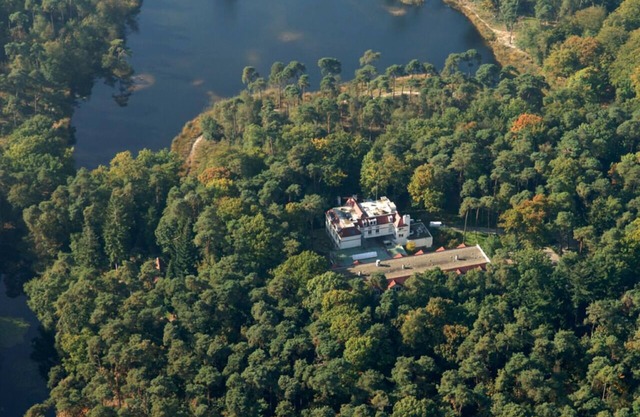 Relaxing Forest Retreat w/ Sauna, Bar, Free Breakfast & Parking - 2 Units
