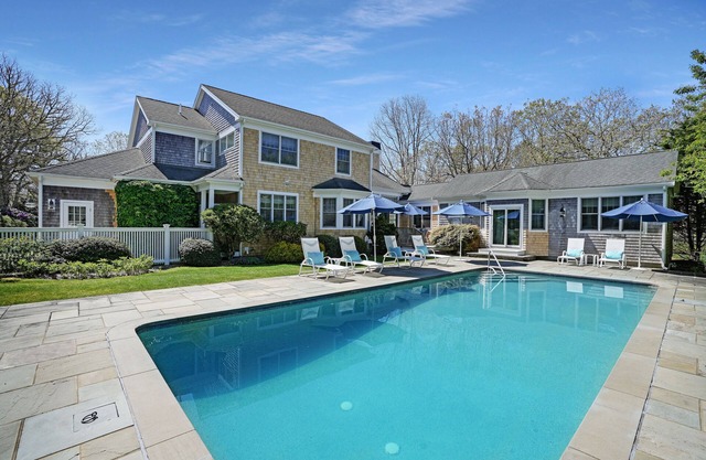 Relaxing home with pool, centrally located in beautiful community