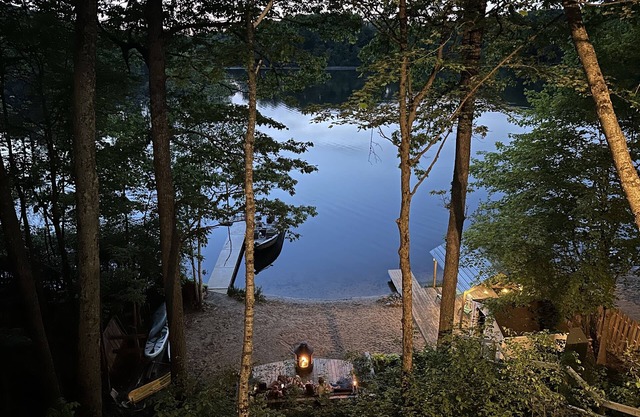 Relaxing Lake House with Beach, Hot Tub