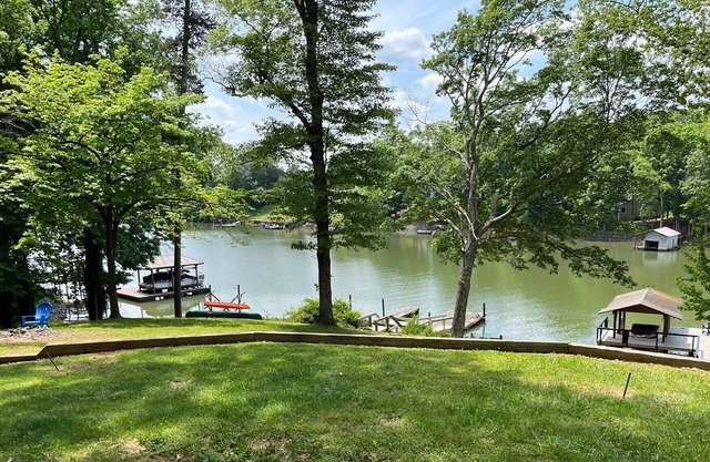 Relaxing Lakefront Cottage Escape on Lake Wylie