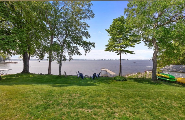 Lakefront Door County Cottage, Kayaks, Fishing
