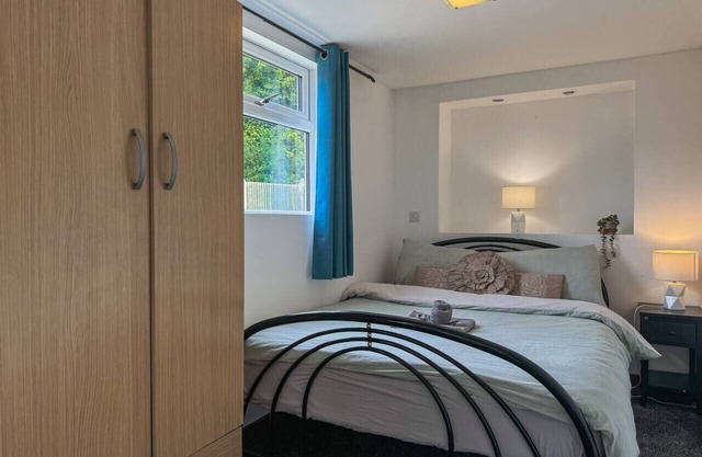 Comfy Garden Home in Medway Smart TV & Motorway Access
