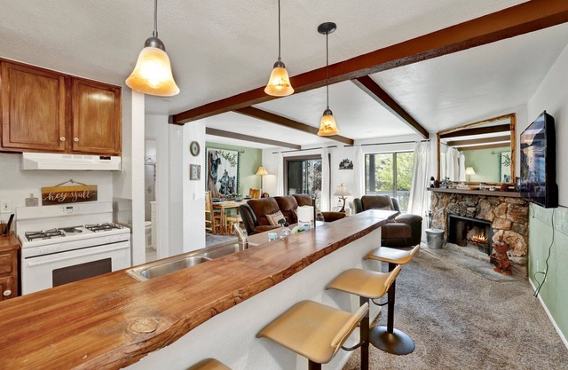 Relaxing Modern Boulder Bay Lakeside Retreat Townhouse