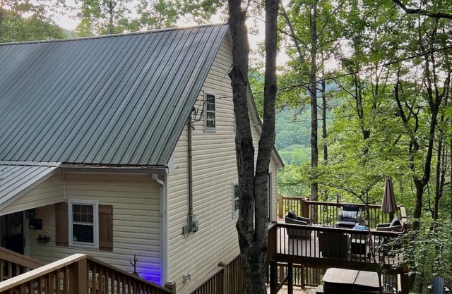 Relaxing Mountain View Cabin in Cleveland, GA