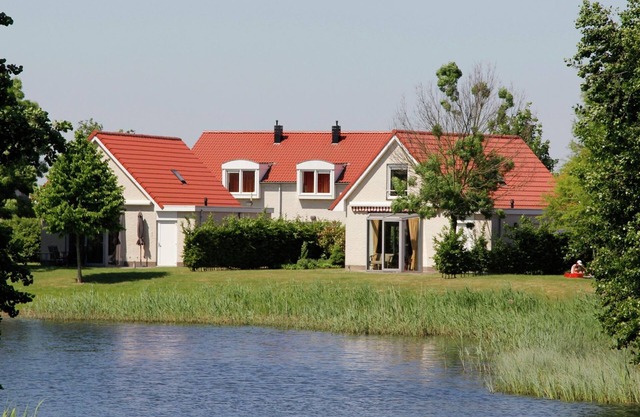 Maison avec jardin, dans une zone riche en eau