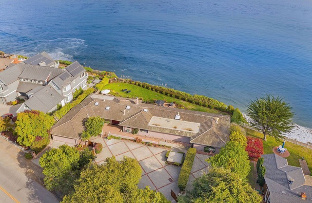 Luxueuse maison en bord de mer près de la plage privée, des boutiques, des restaurants et de la vie nocturne
