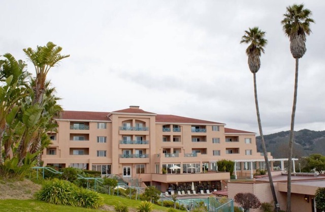 Relaxing Overnight Stay! 3 Convenient Units, Free Parking, Onsite Pool