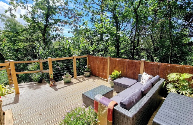 Relaxing, peaceful and tranquil. Dedicated Private off road parking.