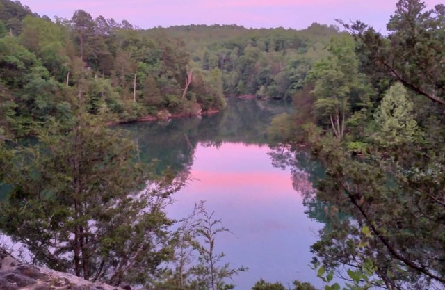 Relaxing & private cabin with lake & waterfall views, firepit, washer/dryer
