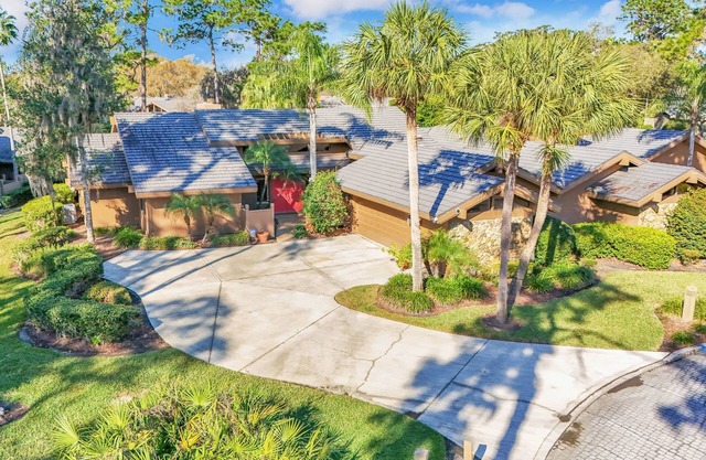 Relaxing Resort Getaway: 2BR Home w/ two PGA Golf Courses & Community Pool - Great for Extended Stay