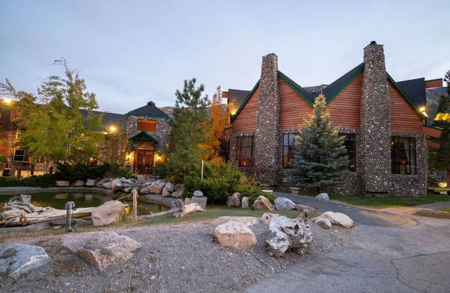 Relaxing Retreat w/Free Parking, Pet-Friendly & Year-Round Activities
