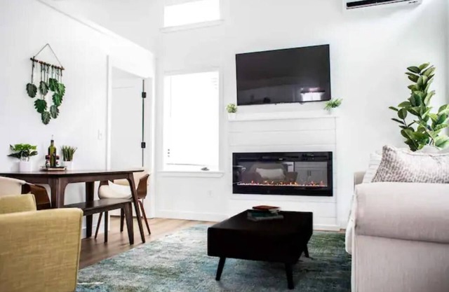 New Tiny Home 6 Miles From the Beach!