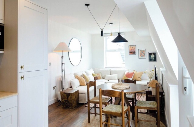 Relaxing Retreat with Terrace & Sea Views - Sleeps 4