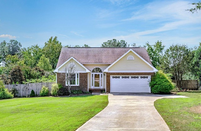 Charming 3-bedroom house in Apex
