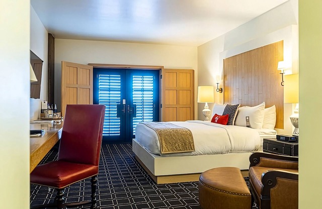 Relaxing Room in Covetable Santana Row! W/ Valet Parking, Outdoor Pool!