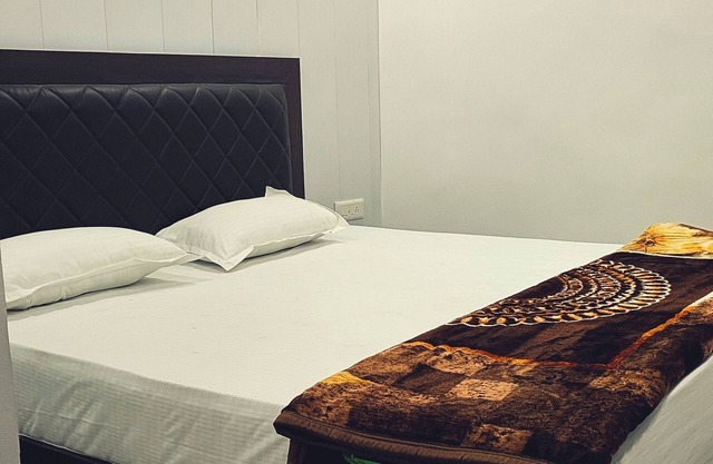 "Relaxing Room in Varanasi – Ideal for Solo Travelers or Couples"