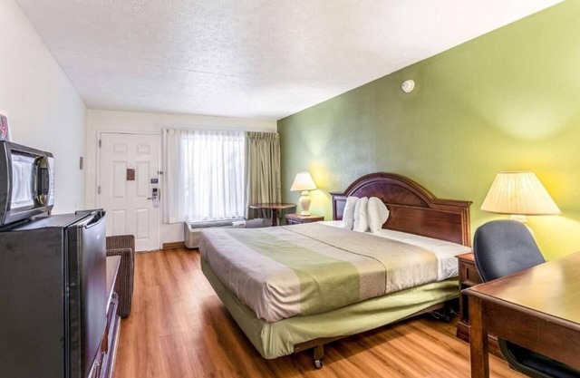 Relaxing Room Near Ripken Stadium w/ Free Breakfast & On-Site Restaurant