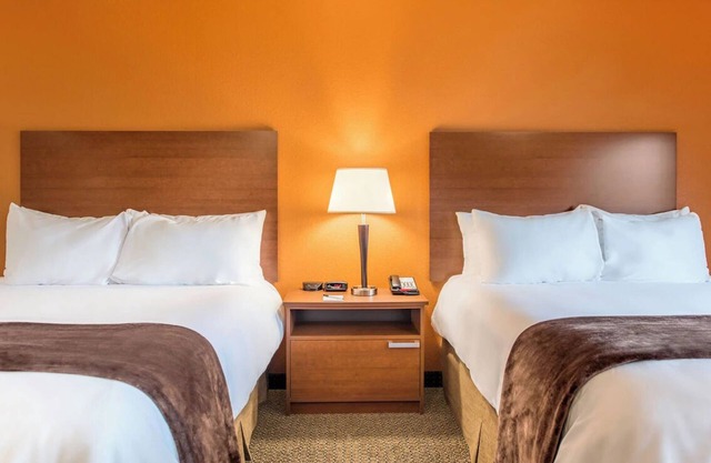 Relaxing Room w/In-Room Kitchen & Comfy Bedding! Near Maverik Center! Pets Allo