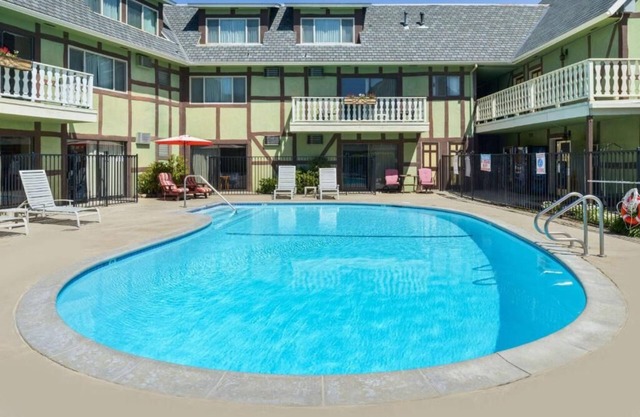 Relaxing Solvang Hideaway! 3 Units Near Alisal Commons Park, Pool, Parking!