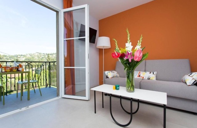 Relaxing Space Ideal For Family Stay w/ Kitchen & Living Area | Access to Pool