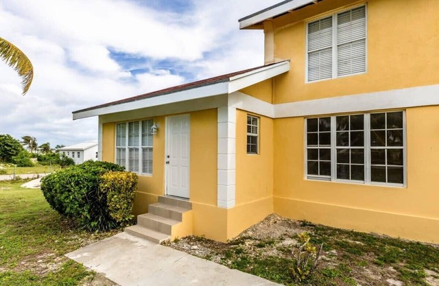 Quiet Island Getaway, 5 Min to Beach, AC & Kitchen