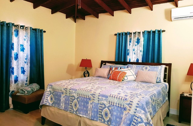 Relaxing, tastefully decorated one-bedroom unit with all modern facilities