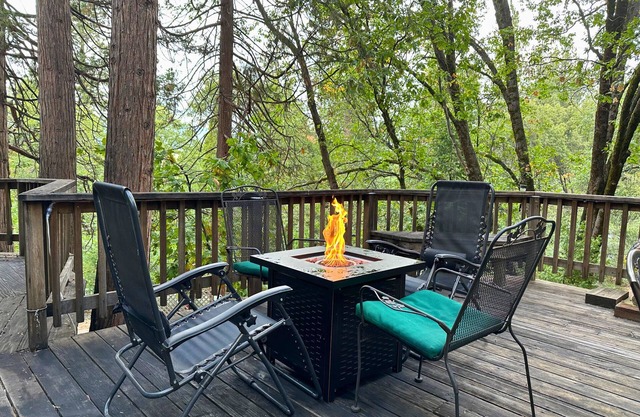 Cozy TH Cabin | Fire Pit | AC in mid-May! TH Lake and Summer Special!
