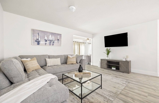 Relaxing Three Bedroom in PGA National
