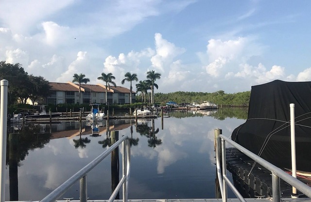 Lieu de vacances relaxant dans le magnifique port de Naples en Floride
