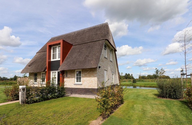 Villa de luxe avec sauna et jacuzzi sur le Tjeukemeer