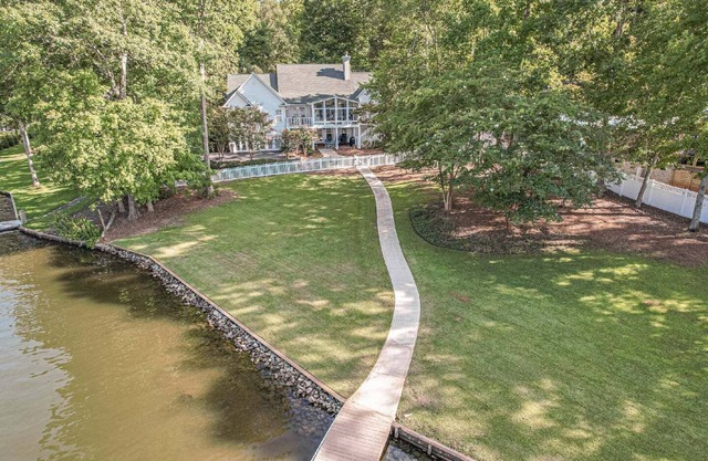 Relaxing Waterfront w/ Dock, Easy Drive, On the Lake