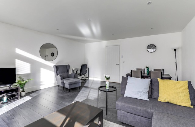 Relocators | Contractors - Exceptional Spacious Apartment