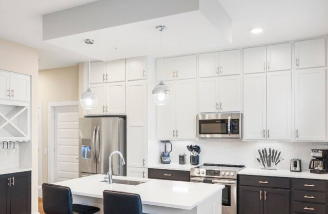 Reluxme | Chic 2BR High-Rise Near Attractions