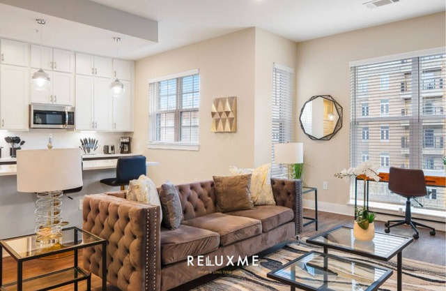 Reluxme | Modern 2BR Apt in Center City w/Parking