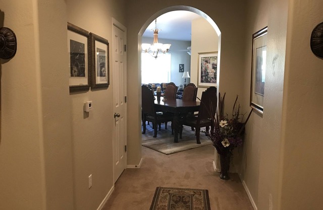 UN DES PLUS GRANDS ET DES MEILLEURS EN PLACE DE PARC! Magnifique et luxueux avec 3 chambres!
