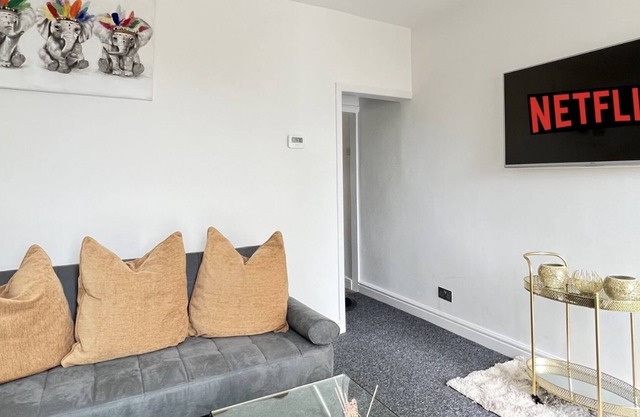 Remarkable 2-Bed House in Rochester