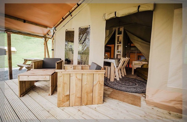 Remarkable 2-Bed Safari Lodge in Llanidloes