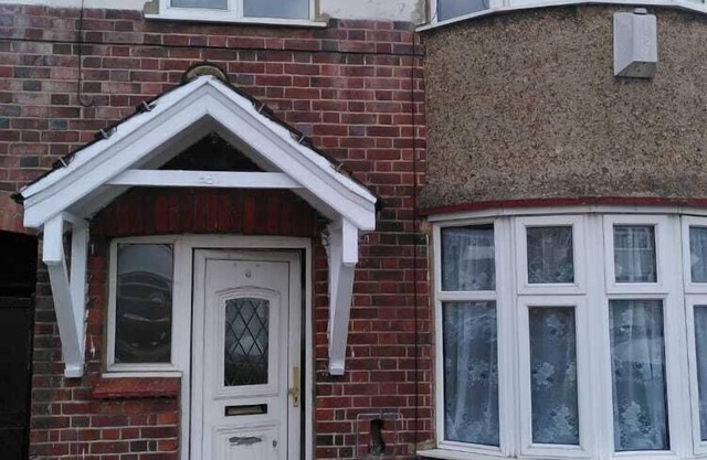 Remarkable 3-Bed House in Hounslow