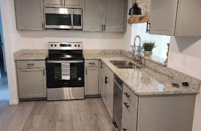 Remodeled 2/1 everything new close to Hospitals