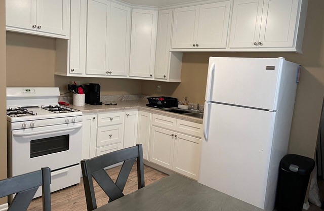 Remodeled 3bd house near airport.