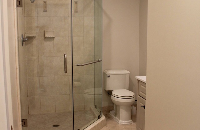 Remodeled 4-bedrooms house w/ AC and WiFi in one of the Prestige areas of Downey