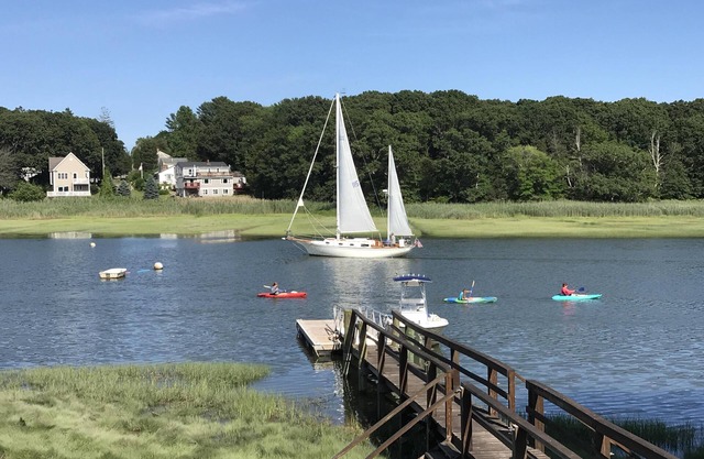 Rénové 4 BR Waterfront Accueil w / Dock et accès à la mer près de Duxbury et Plymouth