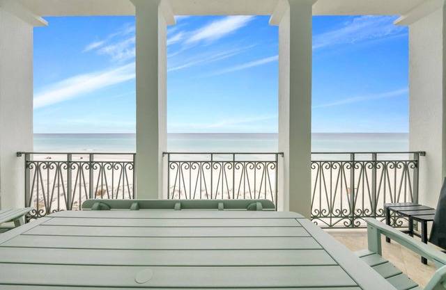 Remodeled Beachfront😎Frangista's Best☀️5 BR w/ Elevator🐬Heated Splash Pool