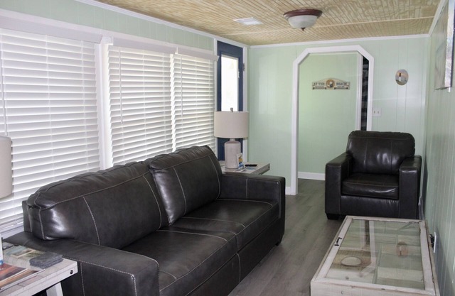 Remodeled Bungalow minutes from historic waterfront downtown Manteo